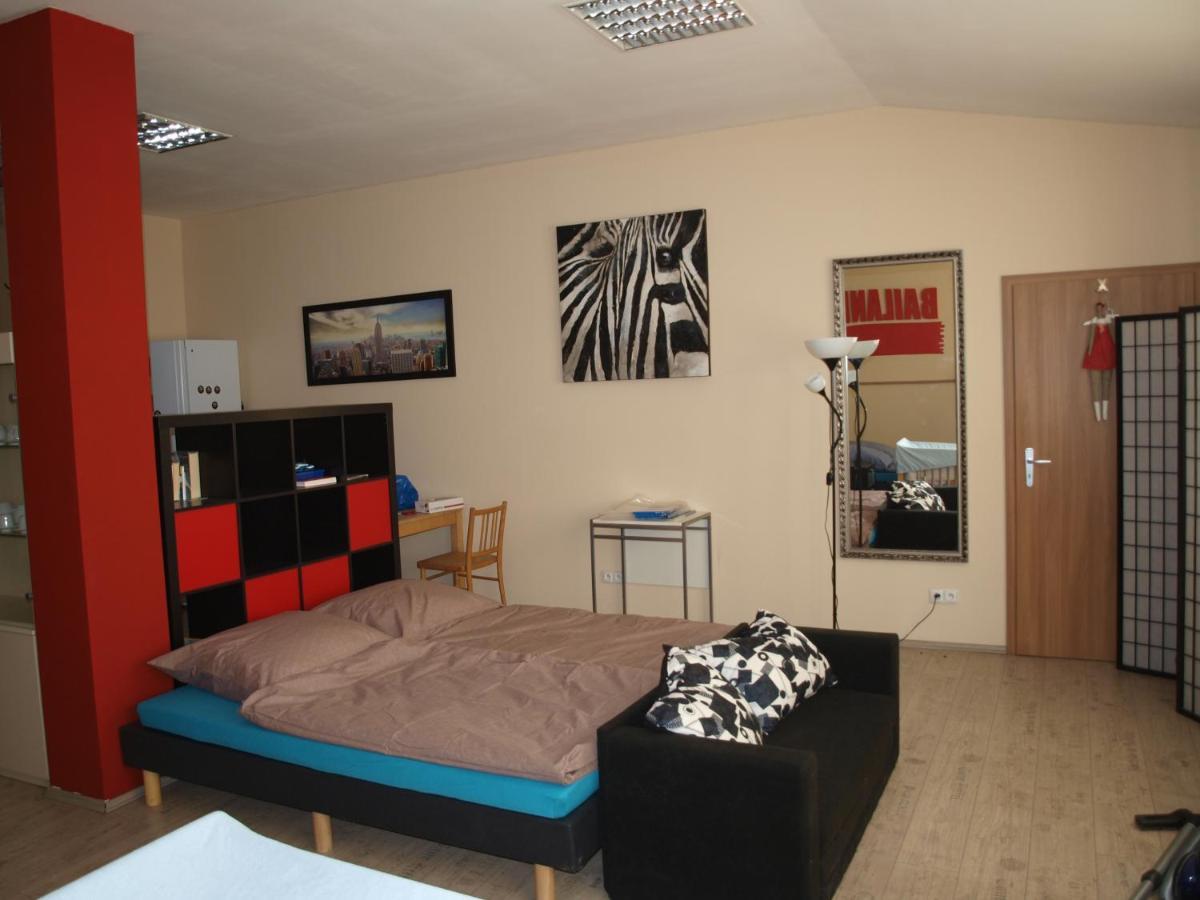Bailando Studio Neratovice Экстерьер фото