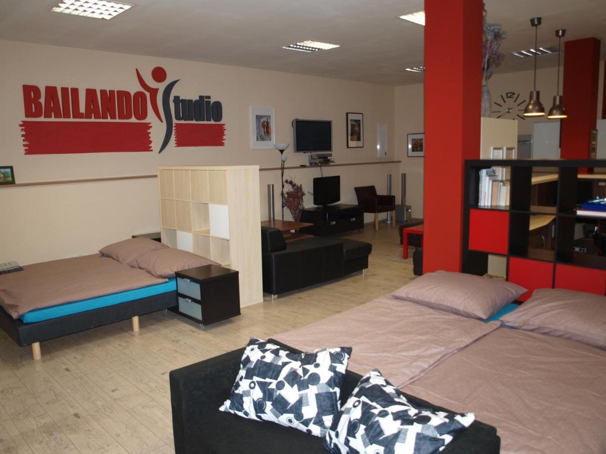 Bailando Studio Neratovice Экстерьер фото